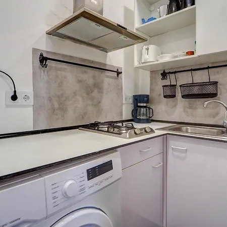 Apartment Gladiator By Hello Homes