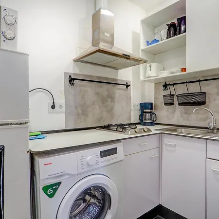 Gladiator By Hello Homes Apartment