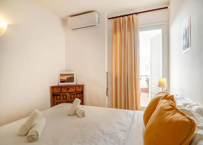 Gladiator By Hello Homes *